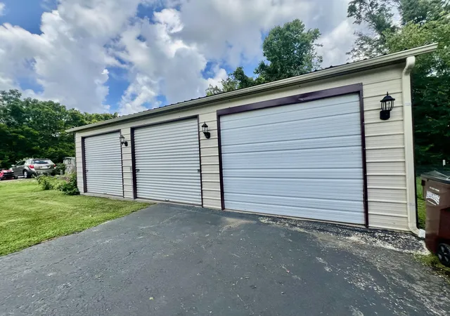 Photo 2 of Single family home for sale at 213 Winn St, Mount Sterling, KY 40353 | MLS# 25017678 | Listing updated on 2025-11-12