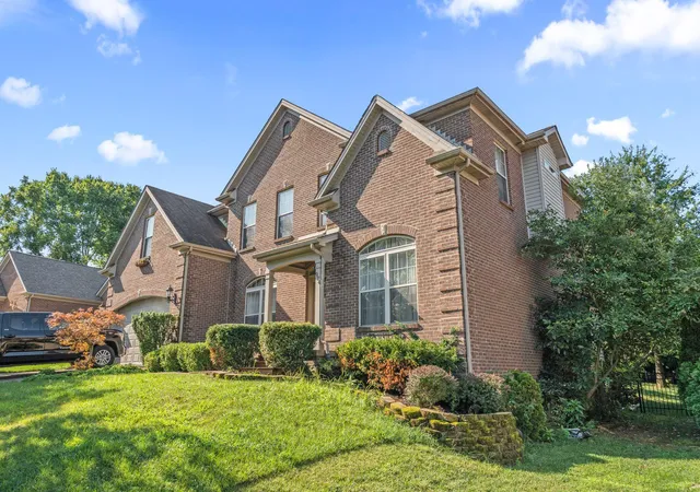 2nd image of 924 Princess Doreen Dr, Lexington, KY 40509 | MLS# 25017702