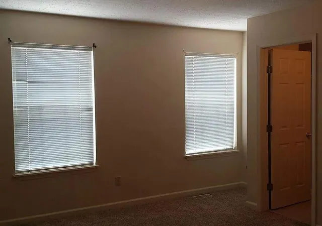 Photo 4 of House for sale at 1017 Merrick Dr, Richmond, KY 40475 | MLS# 25017215 | Listing updated on 2025-10-08