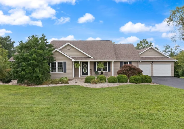 Photo 3 of Single family home for sale at 6600 Highway 490, East Bernstadt, KY 40729 | MLS# 25017205 | Listing updated on 2026-01-14