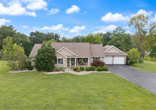 Photo 4 of Single family home for sale at 6600 Highway 490, East Bernstadt, KY 40729 | MLS# 25017205 | Listing updated on 2026-01-14