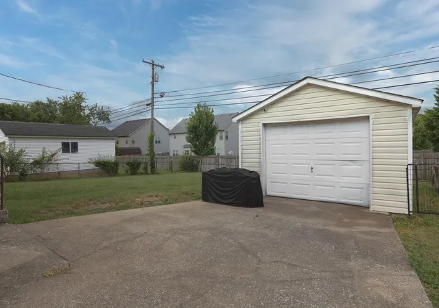 Homes for sale in Versailles, KY | 224 Paddock Dr, Versailles, KY 40383 | MLS# 25017223