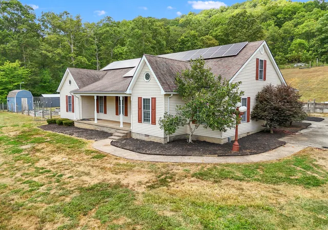 Homes for sale in Bradfordsville, KY | 1635 Pleasant Valley Rd, Bradfordsville, KY 40009 | MLS# 25017982