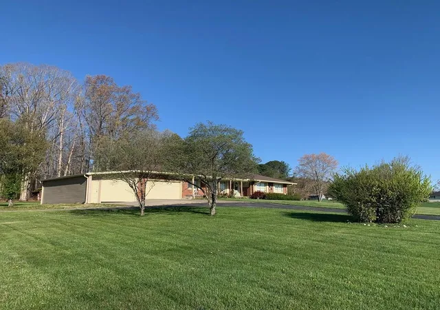 Photo 3 of Single family home for sale at 1805 N Ky 801, Morehead, KY 40351 | MLS# 25017265 | Listing updated on 2025-10-24