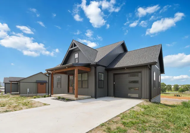 Photo 3 of Single family home for sale at 1113 Dahl Rd, Somerset, KY 42503 | MLS# 25017298 | Listing updated on 2026-01-24