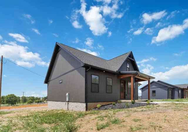 Photo 3 of Single family home for sale at 1113 Dahl Rd, Somerset, KY 42503 | MLS# 25017298 | Listing updated on 2026-01-24