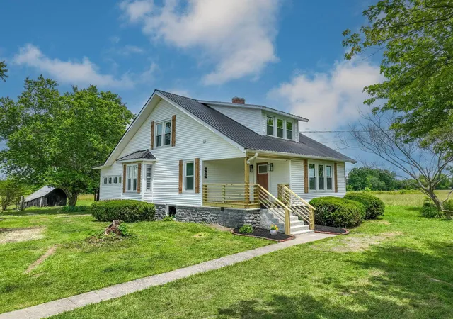 Photo 2 of Single family home for sale at 445 College Hill Rd, Waco, KY 40385 | MLS# 25016807 | Listing updated on 2025-11-15