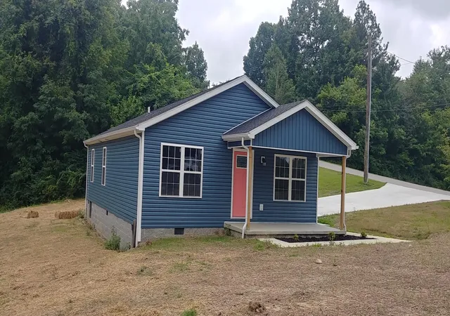 Photo 1 of Single family home for sale at 915 W 8th Street, Corbin, KY 40701 | MLS# 25017302 | Listing updated on 2025-10-15