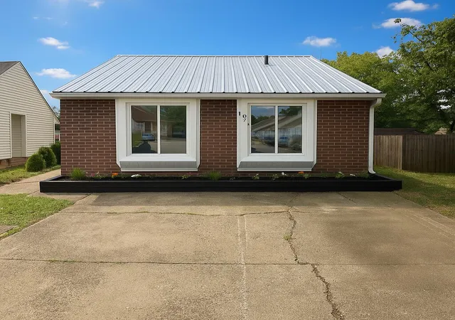 Photo 1 of Sale Pending at 1612 Royal Wood Ct, Lexington, KY 40515 | MLS# 25016817 | Listing updated on 2025-09-16