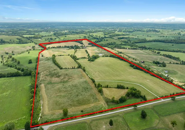 Photo 2 of House for sale at 378 Escondida Rd, Paris, KY 40361 | MLS# 25017818 | Listing updated on 2025-09-30