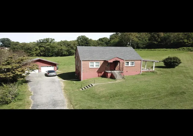 1st image of 831 E 4th St, London, KY 40741 | MLS# 25017355