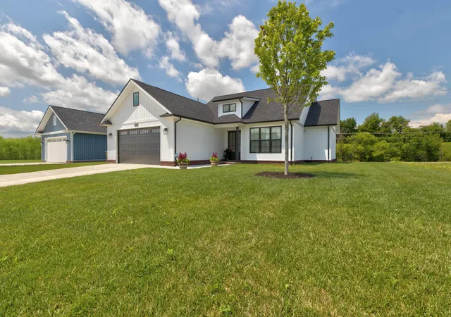 Photo 3 of Single family home for sale at 120 Hawk Ln, Mount Sterling, KY 40353 | MLS# 25016626 | Listing updated on 2025-10-27
