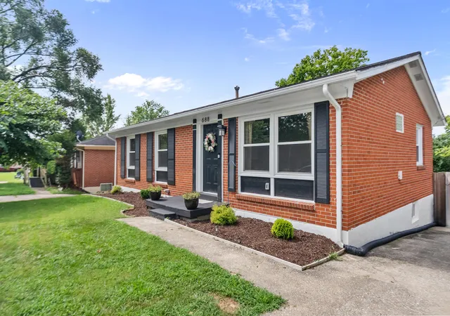 2nd image of 688 Kingston Rd, Lexington, KY 40505 | MLS# 25016824