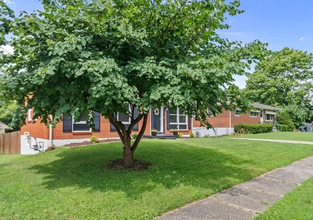 4th image of 688 Kingston Rd, Lexington, KY 40505 | MLS# 25016824