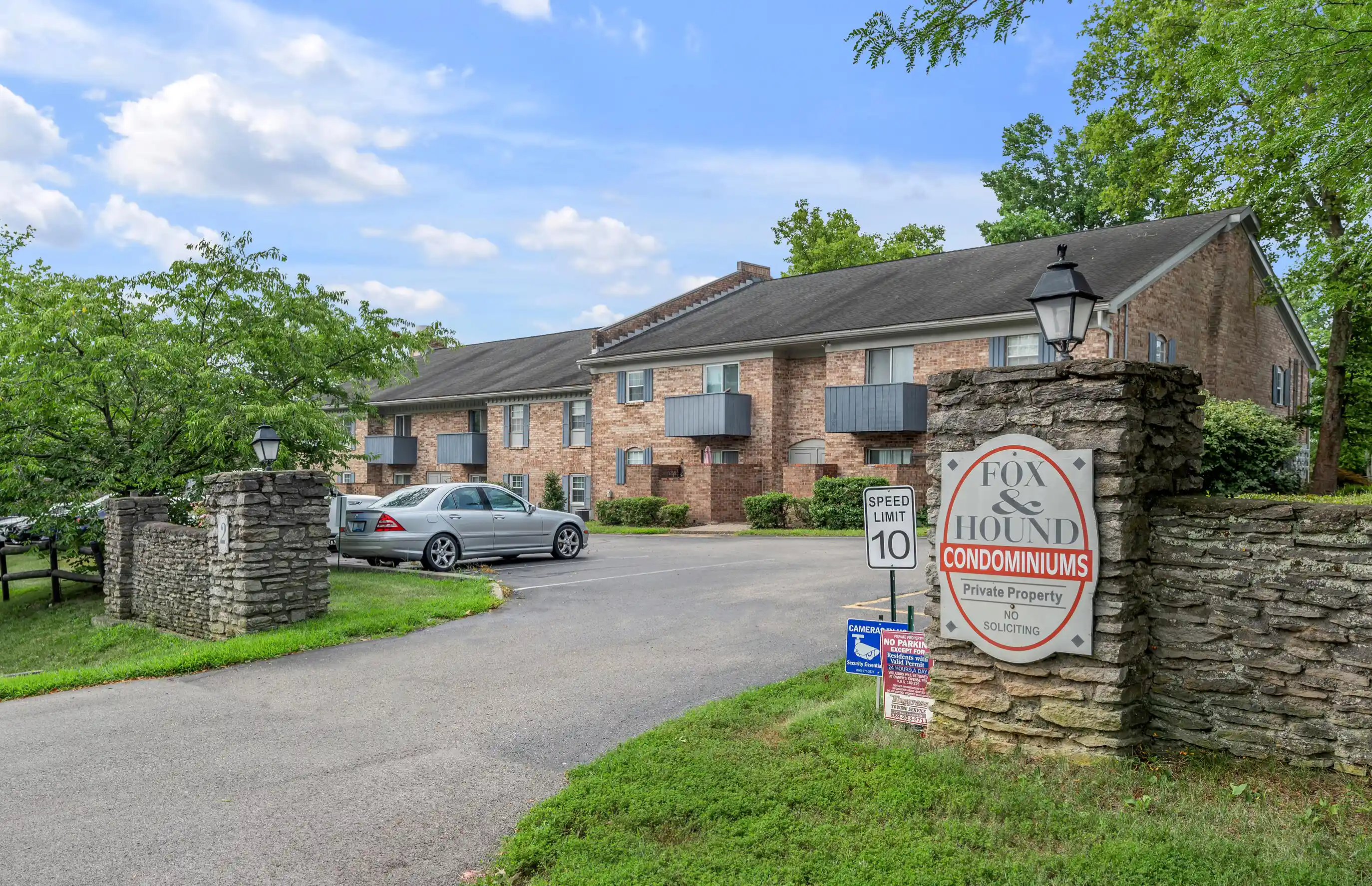 Listing Photo 1 - Condo for sale in 1064 Armstrong Mill Rd located at 1064 Armstrong Mill Rd, Lexington, KY 40517 - Unit 1064 Armstrong Ml Rd