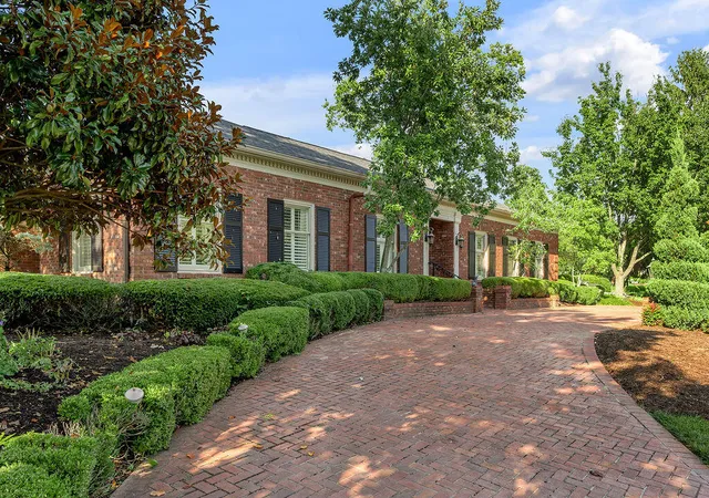 Photo 1 of Single family home for sale at 794 Chinoe Rd, Lexington, KY 40502 | MLS# 25017471 | Listing updated on 2026-01-04