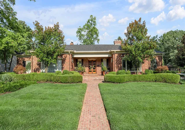 Photo 2 of Single family home for sale at 794 Chinoe Rd, Lexington, KY 40502 | MLS# 25017471 | Listing updated on 2026-01-04