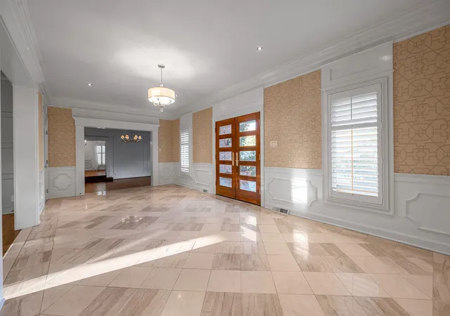 Photo 3 of Single family home for sale at 794 Chinoe Rd, Lexington, KY 40502 | MLS# 25017471 | Listing updated on 2026-01-04