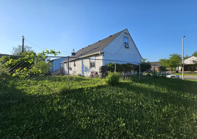 Photo 2 of Single family home for sale at 1164 Winburn Dr, Lexington, KY 40511 | MLS# 25017159 | Listing updated on 2025-09-12