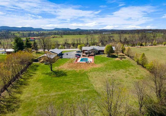 Photo 3 of Single family home for sale at 4675 Camargo Rd, Camargo, KY 40353 | MLS# 25017523 | Listing updated on 2025-09-18