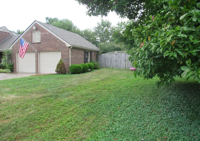 Photo 2 of Single family home for sale at 115 Woodford Dr, Winchester, KY 40391 | MLS# 25017973 | Listing updated on 2025-09-24
