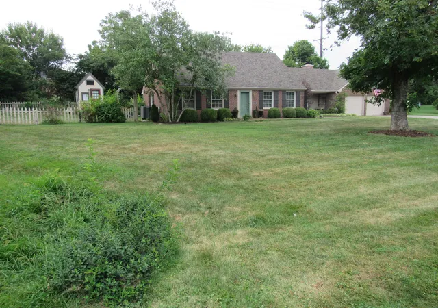 Photo 3 of Single family home for sale at 115 Woodford Dr, Winchester, KY 40391 | MLS# 25017973 | Listing updated on 2025-09-24