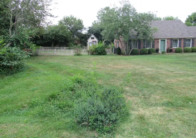 Photo 4 of Single family home for sale at 115 Woodford Dr, Winchester, KY 40391 | MLS# 25017973 | Listing updated on 2025-09-24