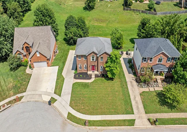 Photo 2 of Single family home for sale at 135 Shinnecock Hill Dr, Georgetown, KY 40324 | MLS# 25018026 | Listing updated on 2025-09-22