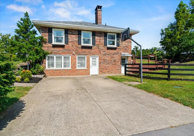 Photo 3 of Single family home for sale at 2226 Mackey Pike, Nicholasville, KY 40356 | MLS# 25018161 | Listing updated on 2025-09-12