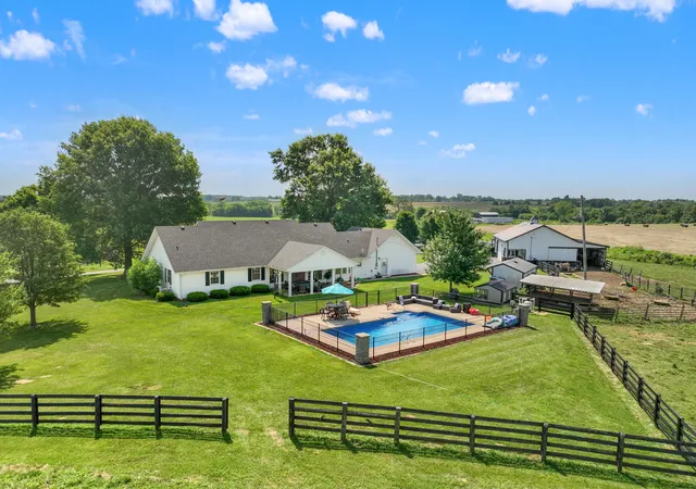 Photo 3 of House for sale at 750 Bardstown Rd, Harrodsburg, KY 40330 | MLS# 25018171 | Listing updated on 2025-09-12