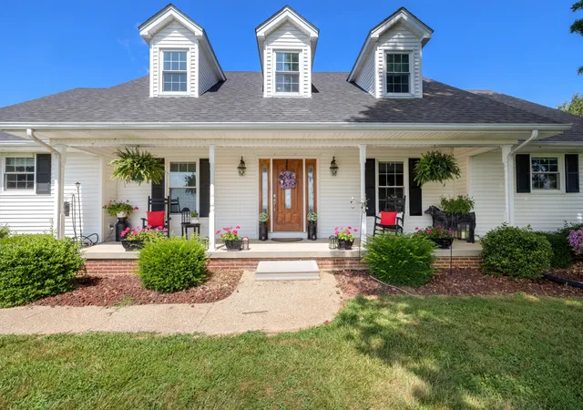 Photo 4 of House for sale at 750 Bardstown Rd, Harrodsburg, KY 40330 | MLS# 25018171 | Listing updated on 2025-09-12