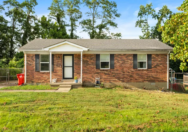 Photo 1 of Single family home for sale at 146 Highwood Dr, Frankfort, KY 40601 | MLS# 25018183 | Listing updated on 2025-09-20