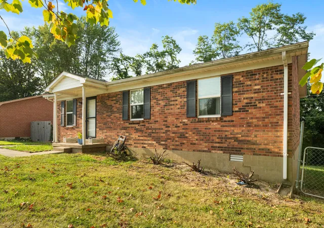 Photo 3 of Single family home for sale at 146 Highwood Dr, Frankfort, KY 40601 | MLS# 25018183 | Listing updated on 2025-09-20