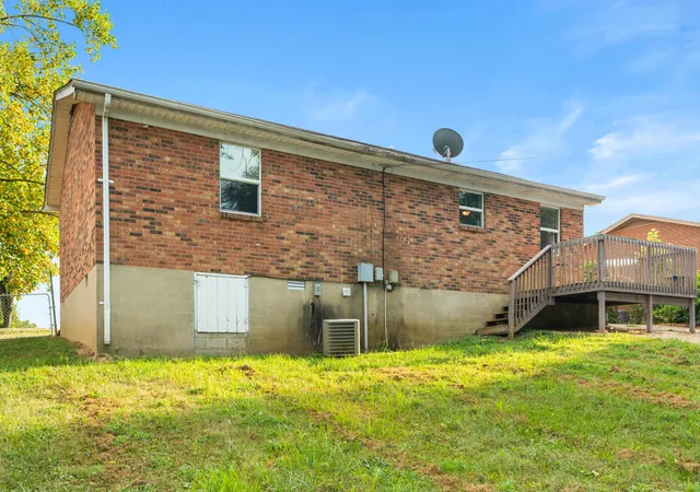 Photo 3 of Single family home for sale at 146 Highwood Dr, Frankfort, KY 40601 | MLS# 25018183 | Listing updated on 2025-09-20