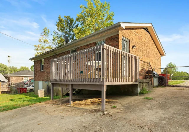 Photo 4 of Single family home for sale at 146 Highwood Dr, Frankfort, KY 40601 | MLS# 25018183 | Listing updated on 2025-09-20