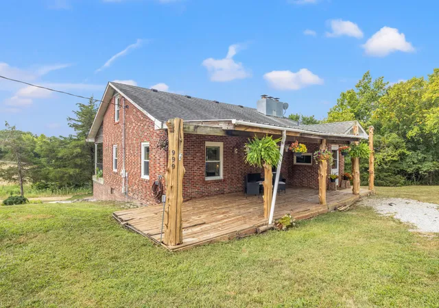 Photo 2 of Sale Pending at 999 Fords Mill Rd, Versailles, KY 40383 | MLS# 25018356 | Listing updated on 2025-09-12