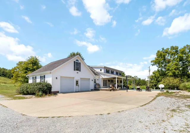 Photo 3 of Single family home for sale at 1950 State Hwy 1194, Stanford, KY 40484 | MLS# 25018364 | Listing updated on 2025-11-23