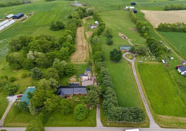 Photo 3 of Single family home for sale at 1363 Clintonville Rd, Winchester, KY 40391 | MLS# 25018376 | Listing updated on 2025-09-12