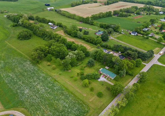Photo 3 of Single family home for sale at 1363 Clintonville Rd, Winchester, KY 40391 | MLS# 25018376 | Listing updated on 2025-09-12