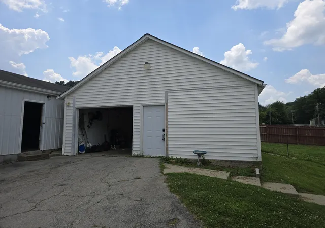 Photo 3 of Multi family home for sale at 2471 Scaffold Cane Rd, Berea, KY 40403 | MLS# 25018460 | Listing updated on 2025-09-12