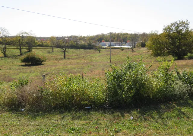 Photo 3 of House for sale at 550 E Broadway St, Winchester, KY 40391 | MLS# 25018505 | Listing updated on 2026-03-04
