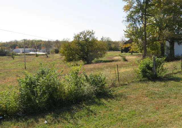 Photo 4 of House for sale at 550 E Broadway St, Winchester, KY 40391 | MLS# 25018505 | Listing updated on 2026-03-04