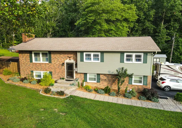 Photo 1 of Single family home for sale at 140 Tuit Acres Rd, Corbin, KY 40701 | MLS# 25018513 | Listing updated on 2025-11-03