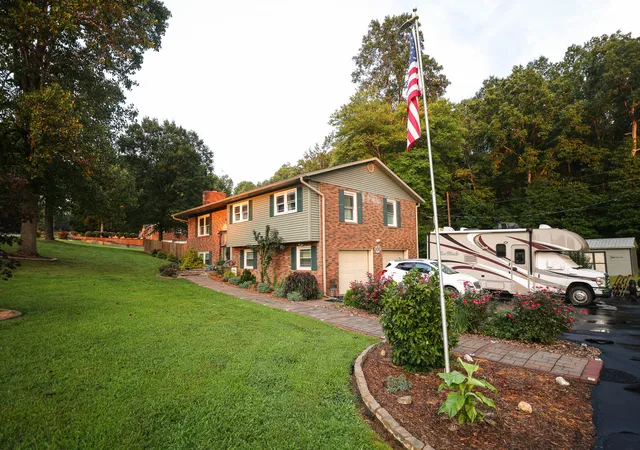 Photo 2 of Single family home for sale at 140 Tuit Acres Rd, Corbin, KY 40701 | MLS# 25018513 | Listing updated on 2025-11-03