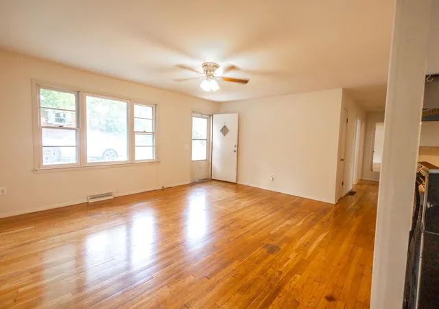 2nd image of 107 Lilac Dr, Berea, KY 40403 | MLS# 25018535