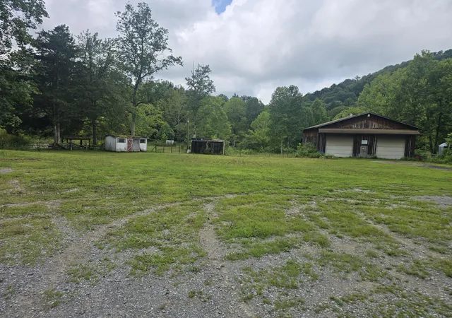 Photo 4 of House for sale at 00 Hwy 217 & 1344, Middlesboro, KY 40965 | MLS# 25018632 | Listing updated on 2025-09-23