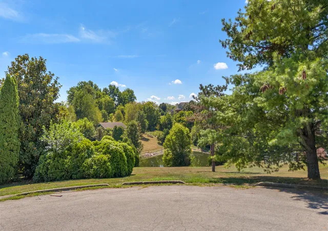 3rd image of 304 Anglewood Ct, Richmond, KY 40475 | MLS# 25018689