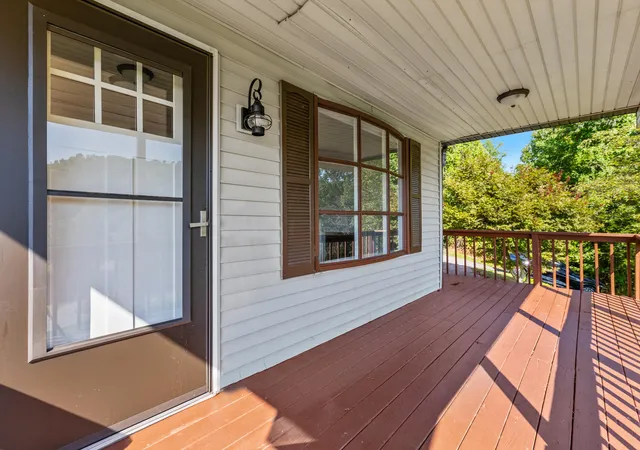 Photo 3 of Single family home for sale at 1023 S Dogwood Dr, Berea, KY 40403 | MLS# 25018722 | Listing updated on 2025-10-20