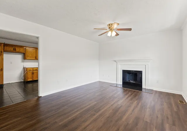 Photo 3 of Single family home for sale at 1023 S Dogwood Dr, Berea, KY 40403 | MLS# 25018722 | Listing updated on 2025-10-20