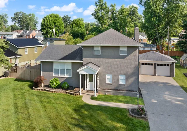 Photo 1 of Single family home for sale at 105 Bash Ave, Somerset, KY 42501 | MLS# 25013793 | Listing updated on 2025-10-07